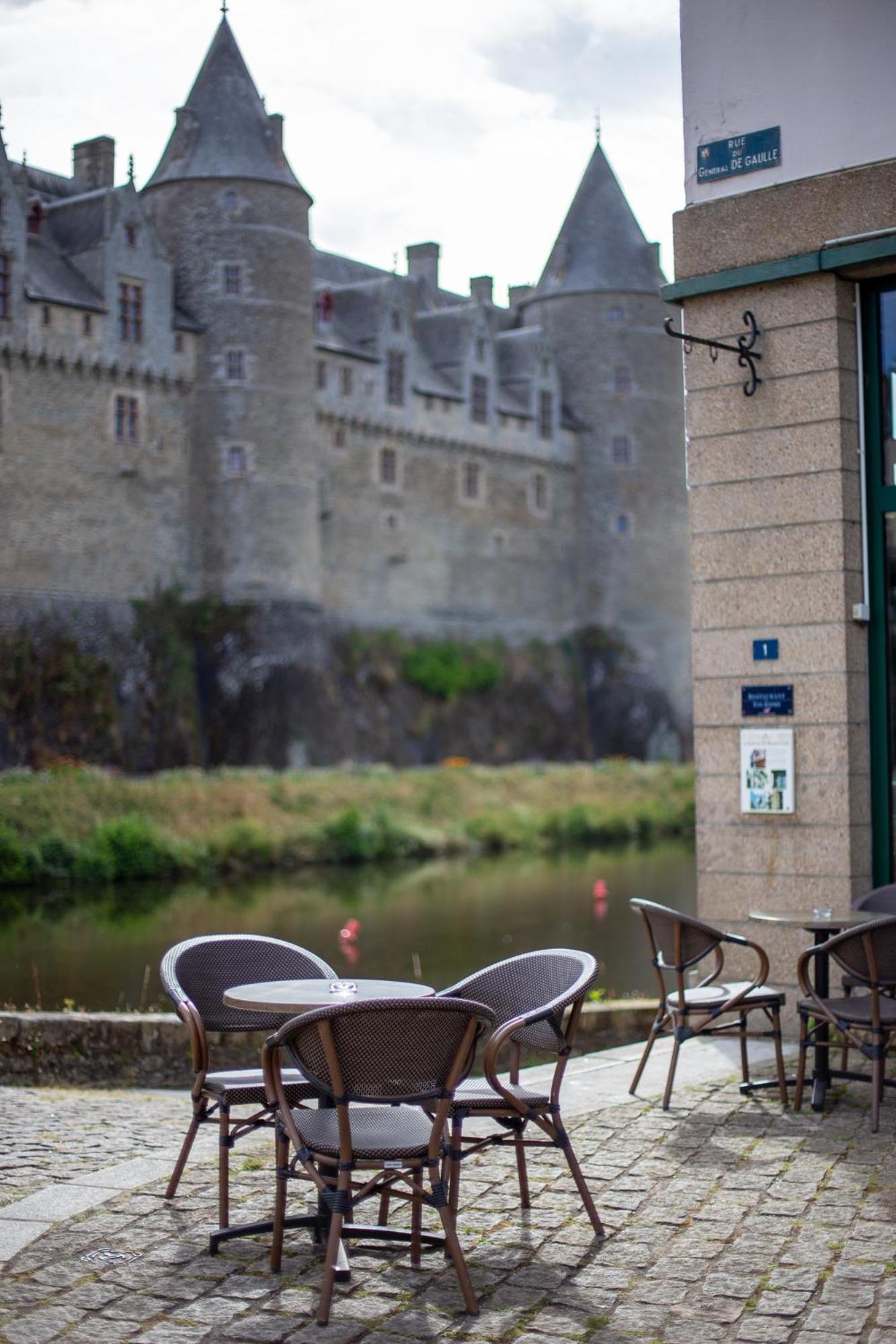 Hôtel Restaurant Du Château Josselin Exterior foto